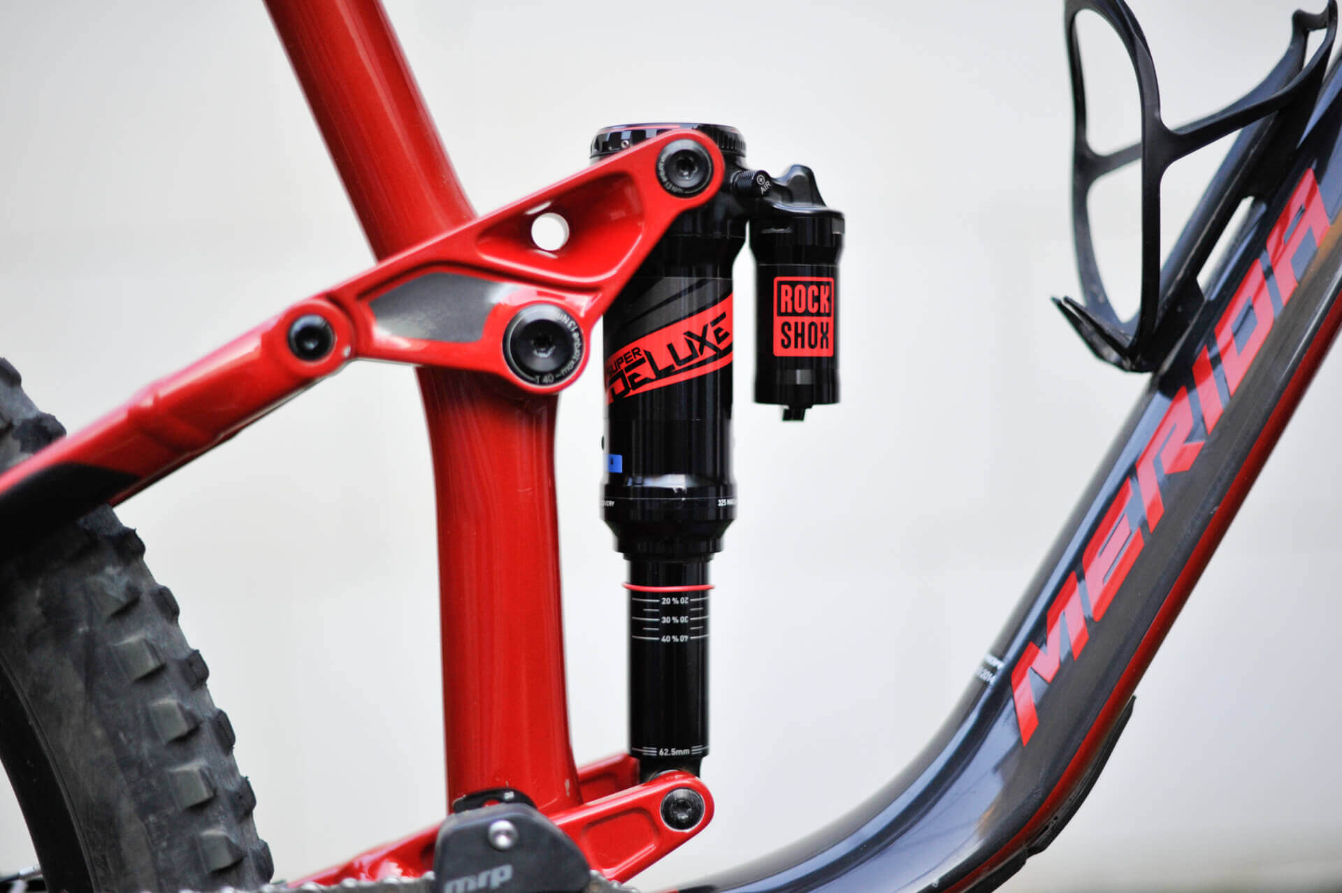 Suspensiones MTB, cómo ajustar el SAG 32 Dientes