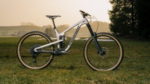 9 bicis mullet de enduro de serie