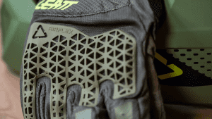 Cómo elegir guantes para enduro MTB
